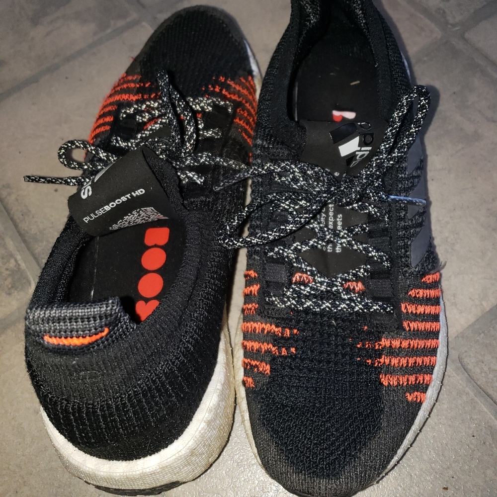 PULSEBOOST size 4 Adidas HD SHOES